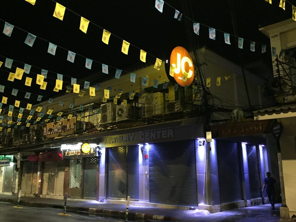 Ricos Honey Place